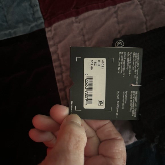 New isotoner with tags black mittens lined - Picture 2 of 3